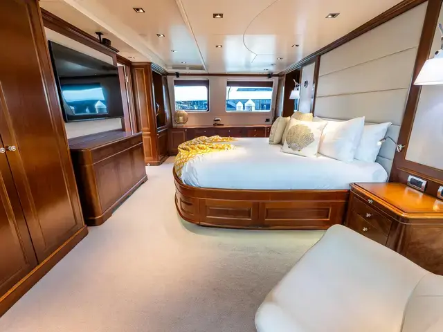 Benetti Classic 121