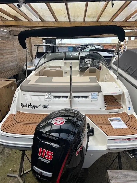 2022 Bayliner vr5 cuddy cabin