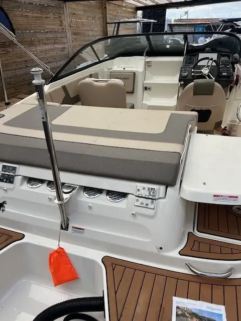 2022 Bayliner vr5 cuddy cabin