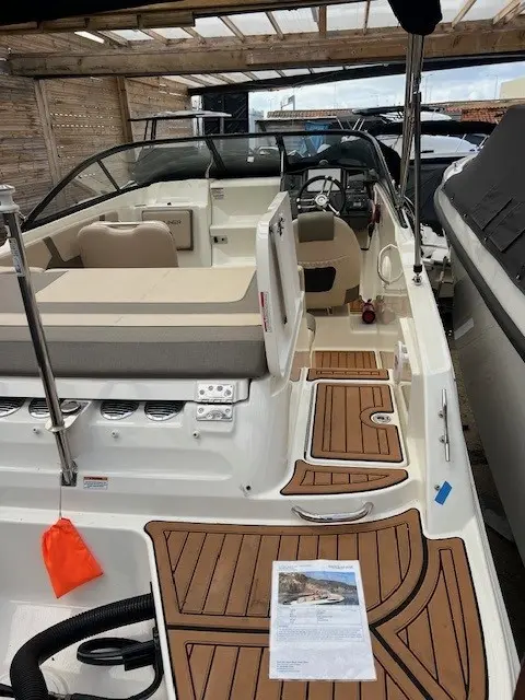 2022 Bayliner vr5 cuddy cabin