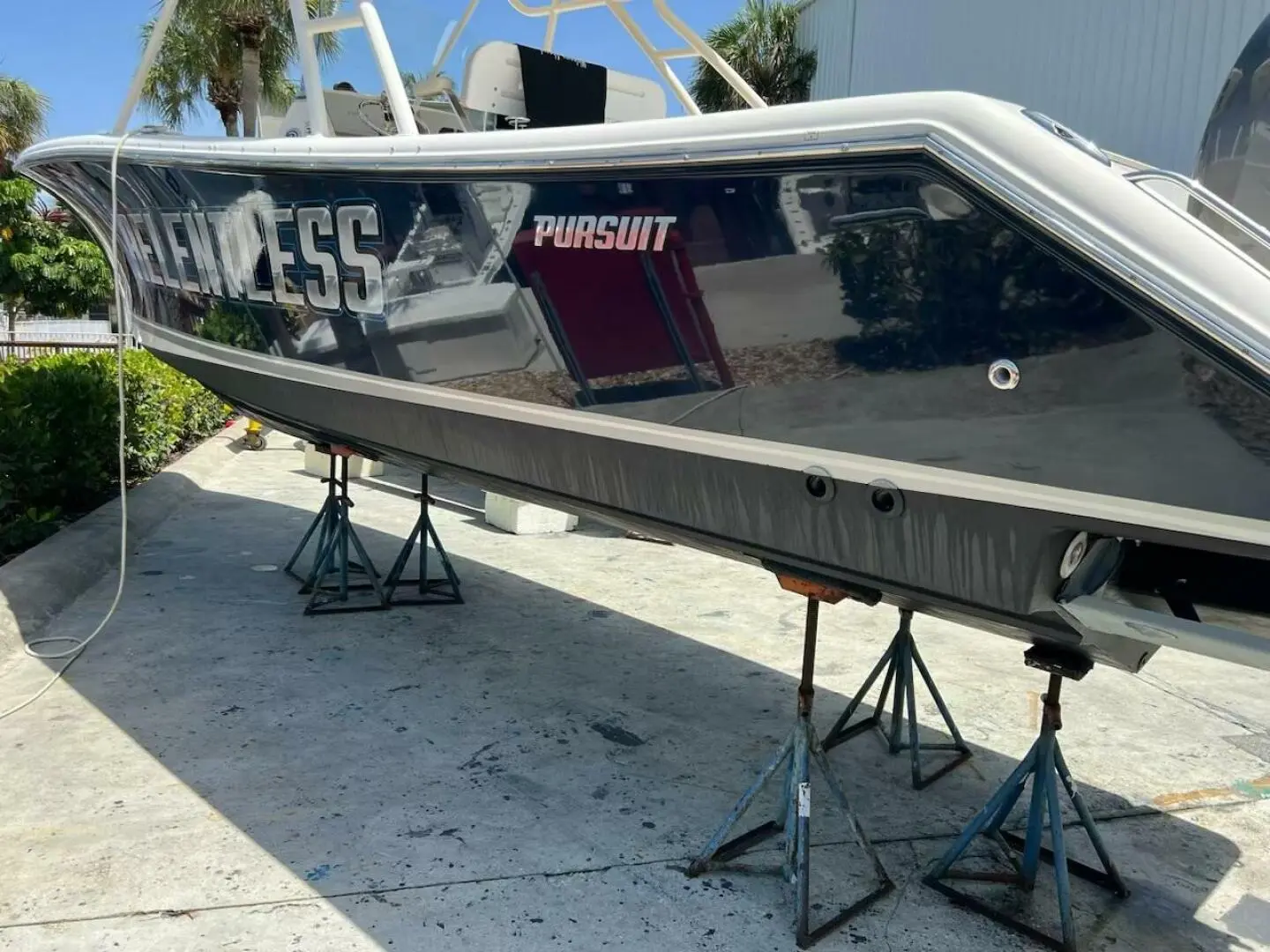 2009 Pursuit 310 s