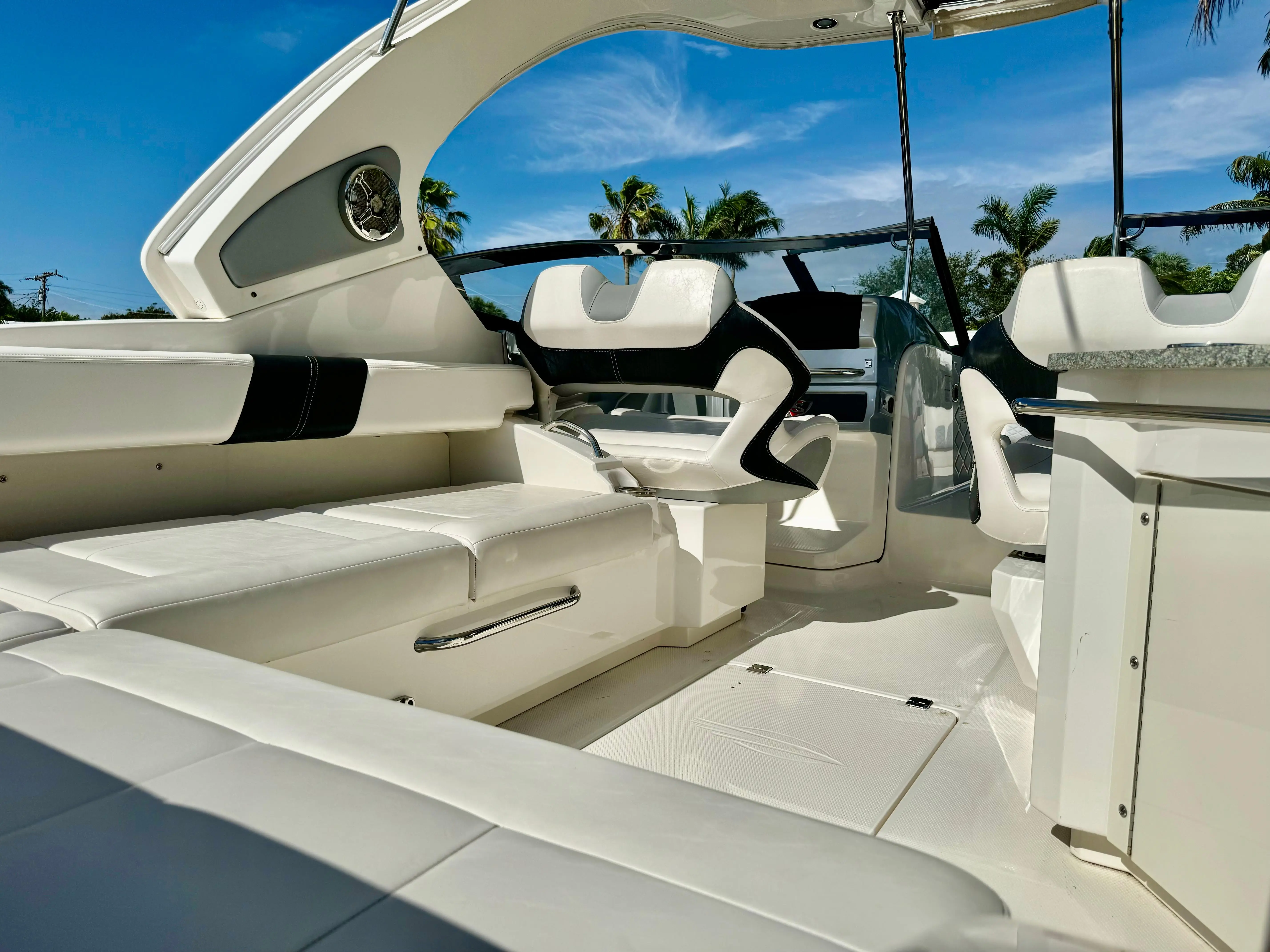 2011 Chaparral 33'