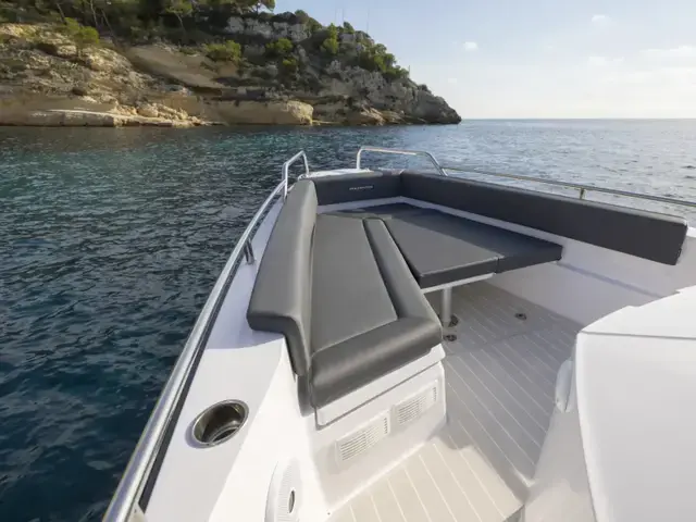 Axopar 28 Cabin