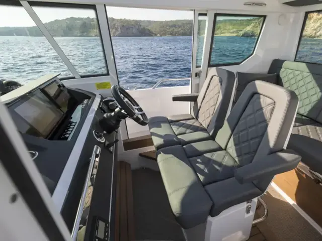 Axopar 28 Cabin