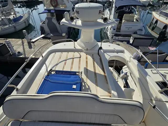 Sealine F 33