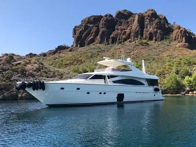 Ferretti Yachts 830