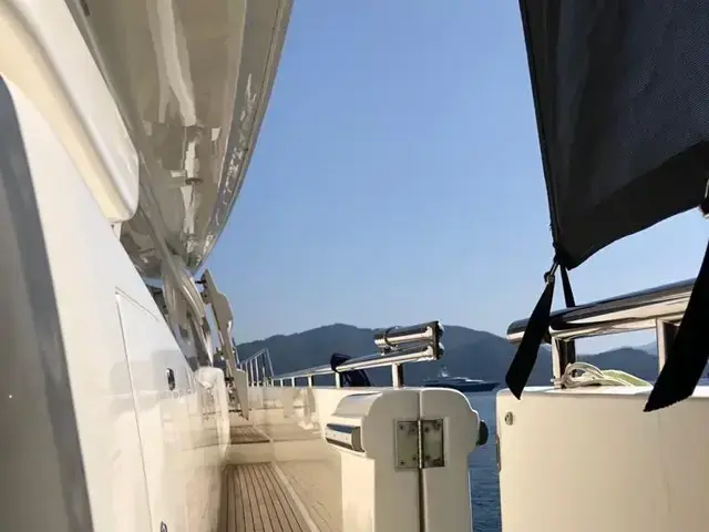 Ferretti Yachts 830