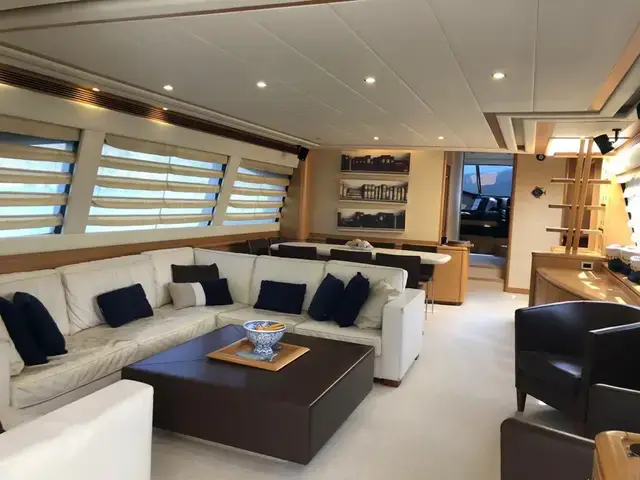 Ferretti Yachts 830