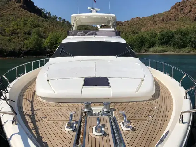 Ferretti Yachts 830