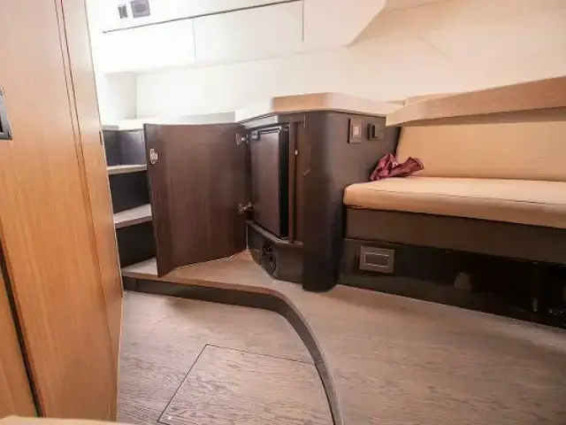 Fairline F Line 33