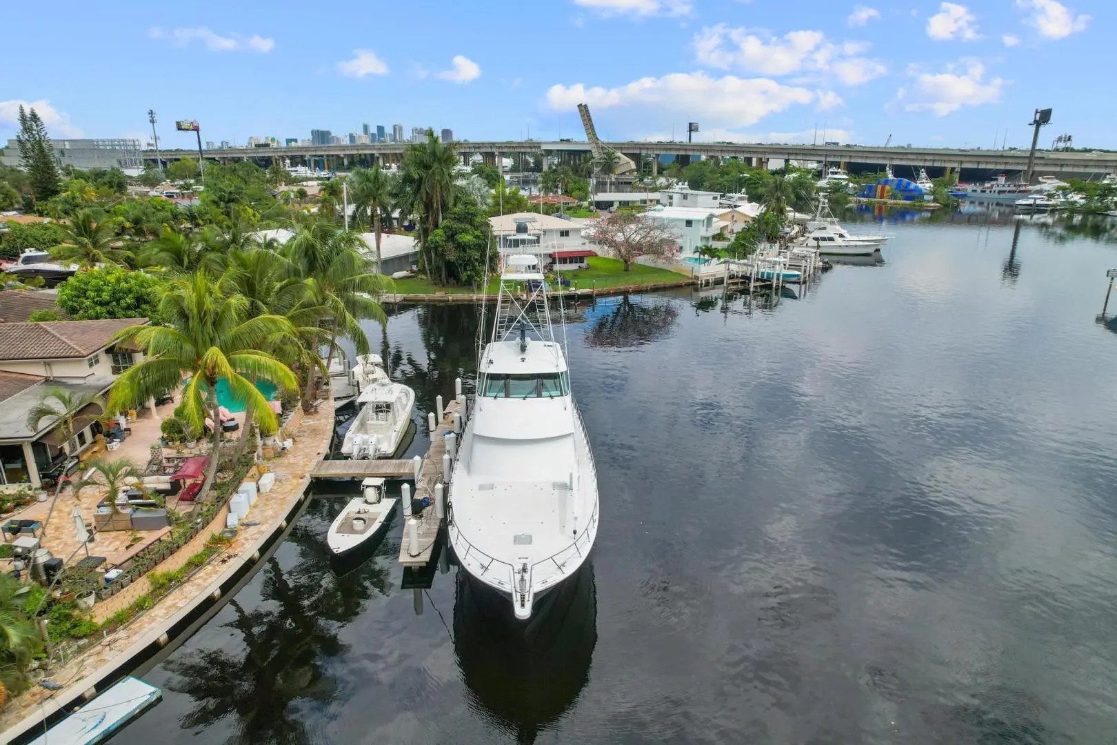 1998 Hatteras 82 convertible