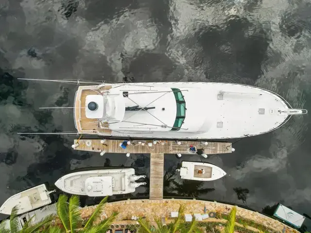 Hatteras 82 Convertible