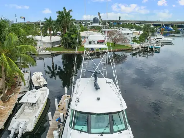 Hatteras 82 Convertible