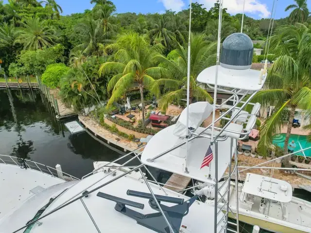 Hatteras 82 Convertible