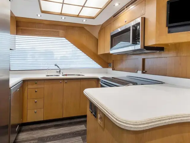 Hatteras 82 Convertible