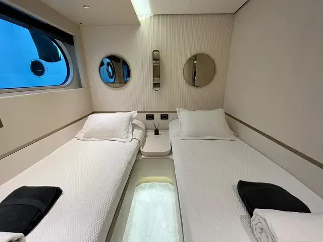 Azimut 25 M