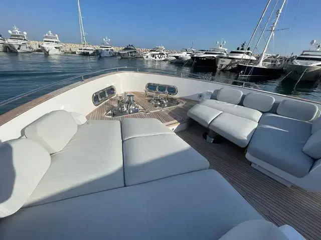 Azimut 25 M