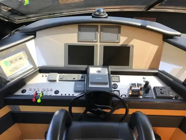 Ferretti Yachts 830