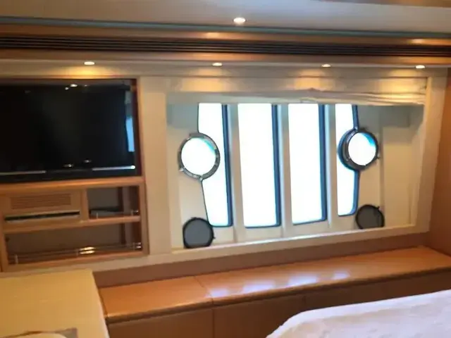 Ferretti Yachts 830