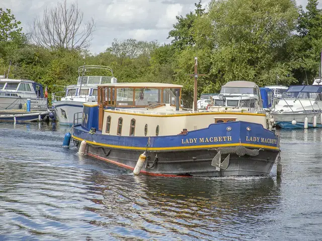 Sagar Marine Mini-Luxe Dutch Barge Replica