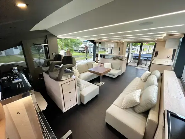 Astondoa Flybridge 66