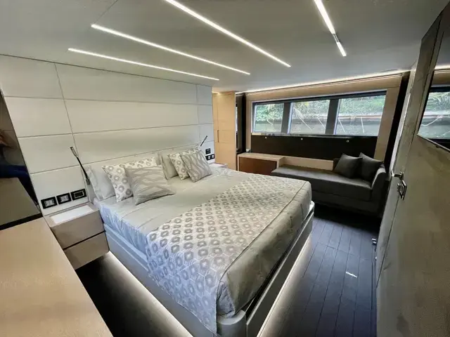 Astondoa Flybridge 66