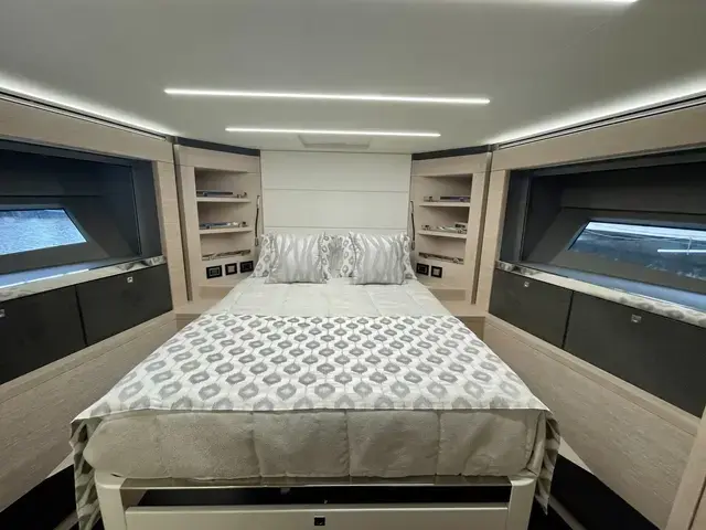 Astondoa Flybridge 66