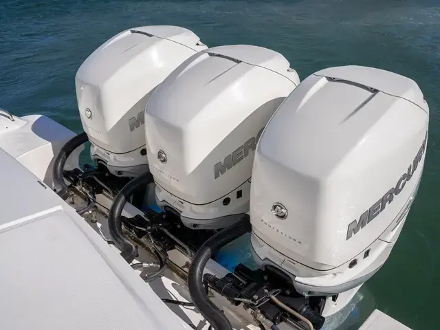 Boston Whaler 38 Outrage