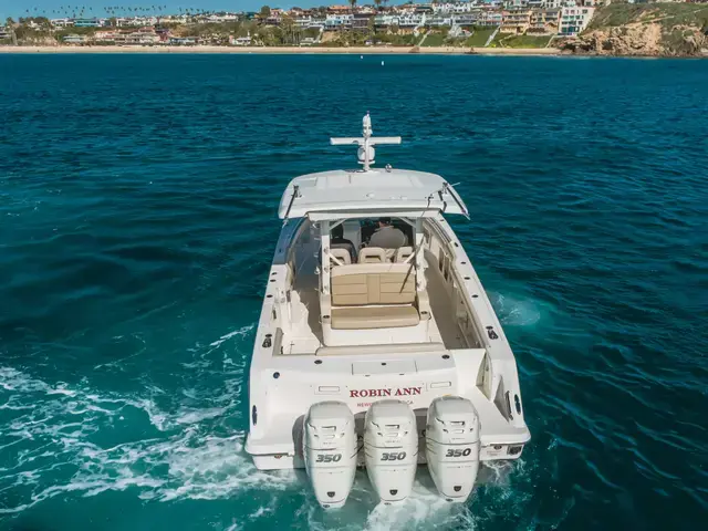 Boston Whaler 38 Outrage