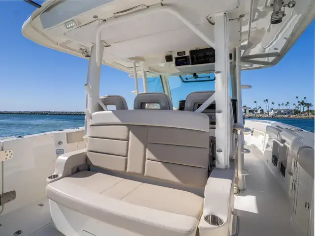 Boston Whaler 38 Outrage