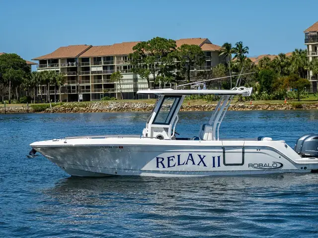 Robalo R272 Center Console