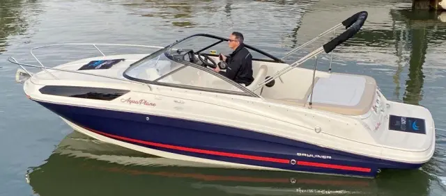 2017 Bayliner vr5 cuddy cabin