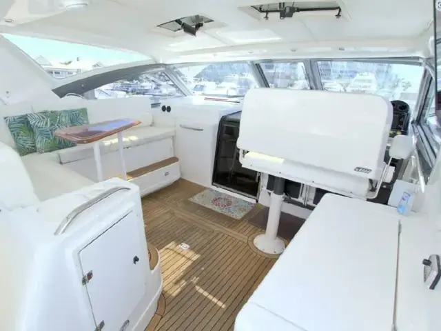 Tiara Yachts 5200 Express