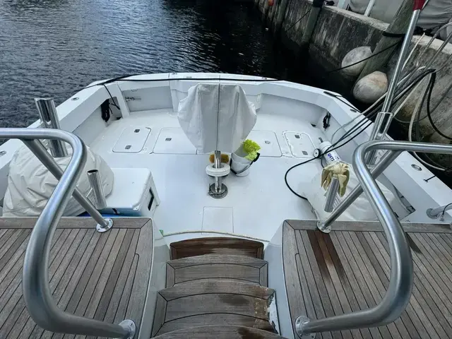 Hatteras Convertible