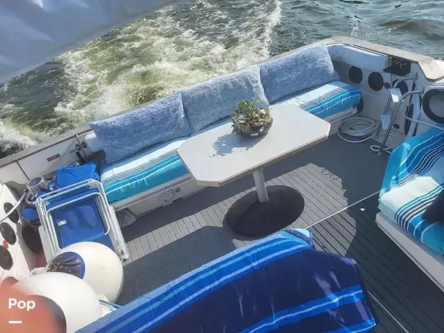 Sea Ray 390 Express Cruiser