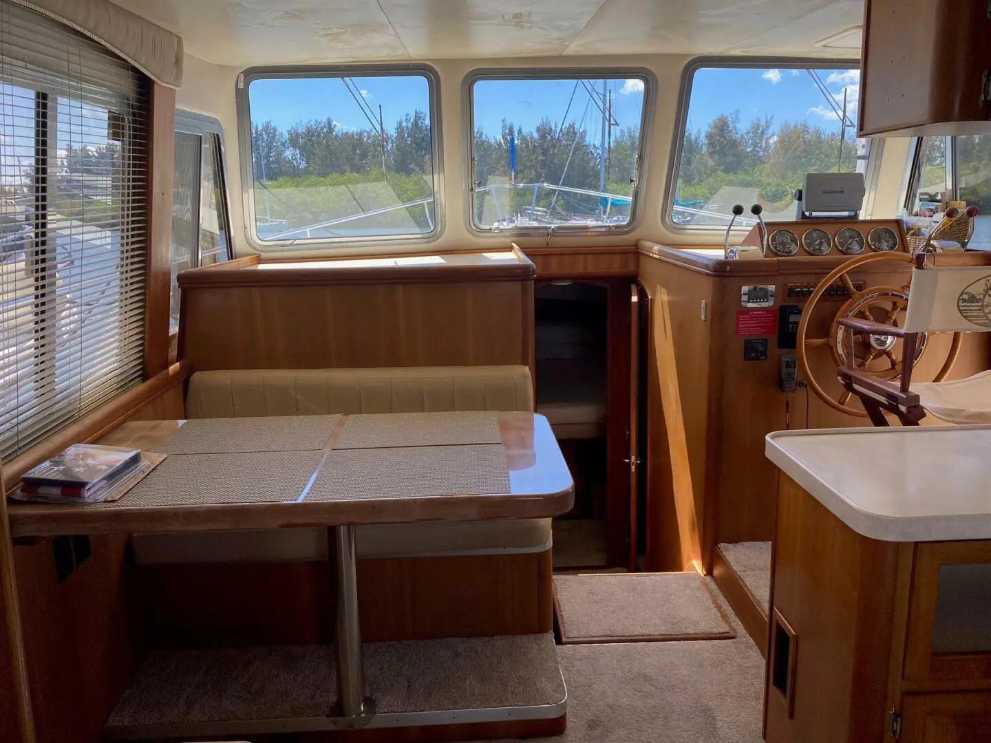 2004 Mainship 400 trawler