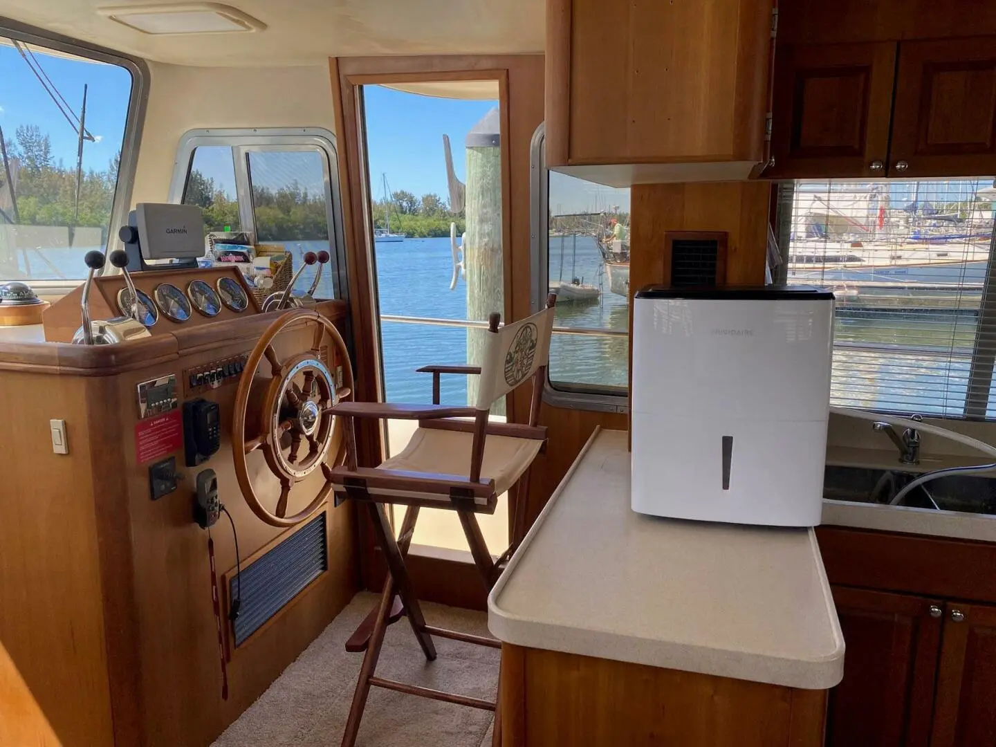 2004 Mainship 400 trawler