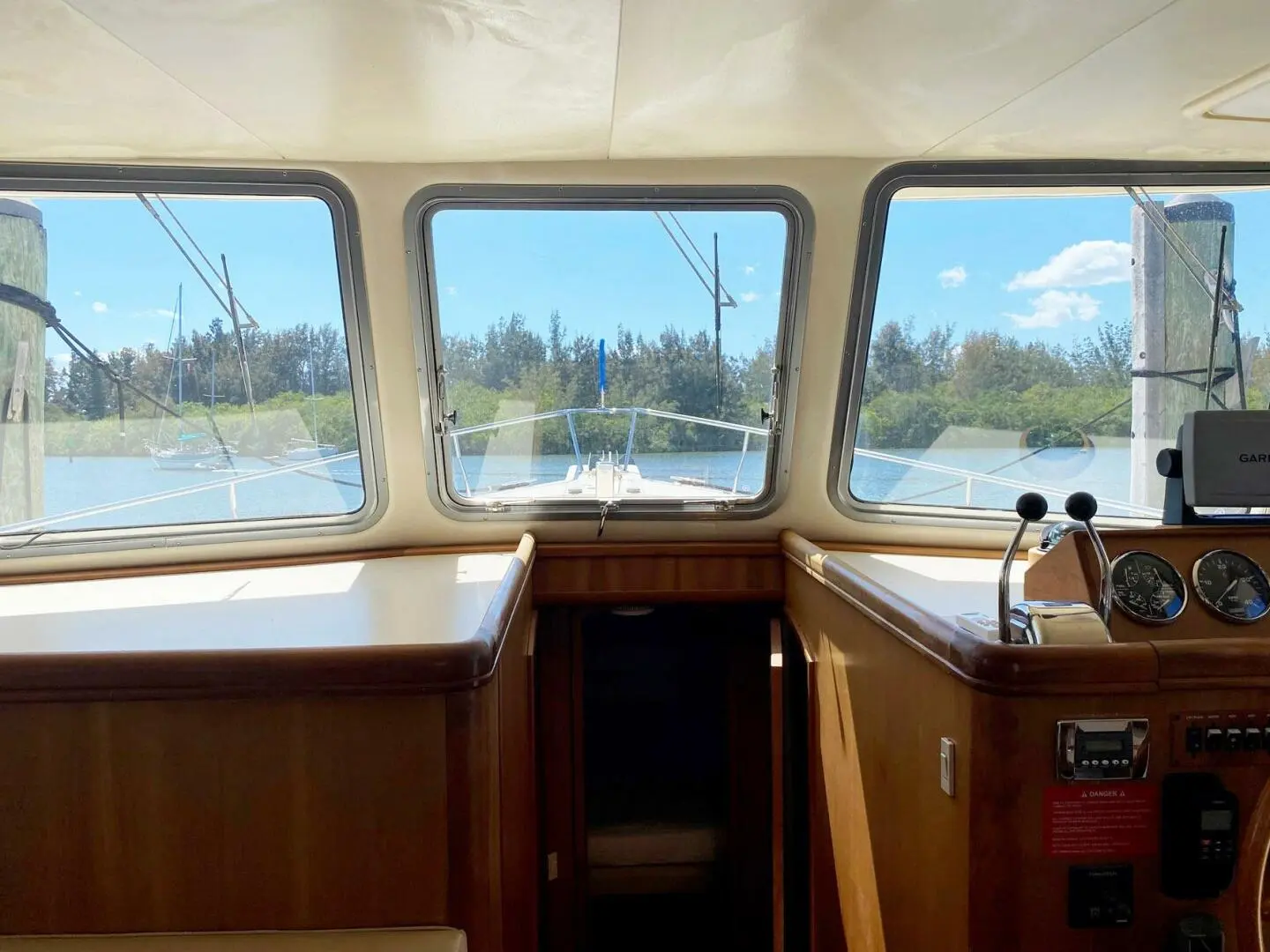 2004 Mainship 400 trawler