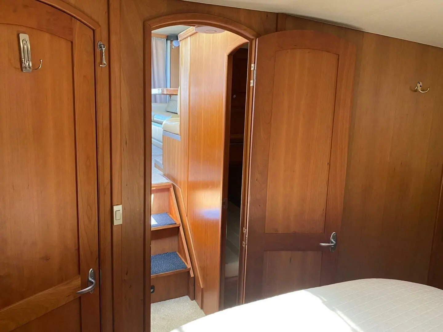 2004 Mainship 400 trawler