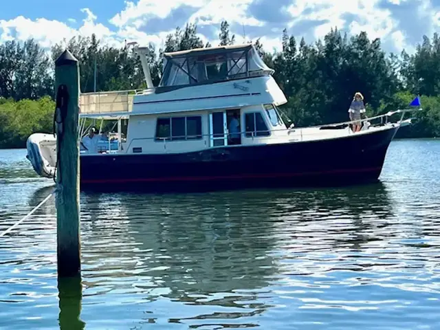 Mainship Boats 400 Trawler