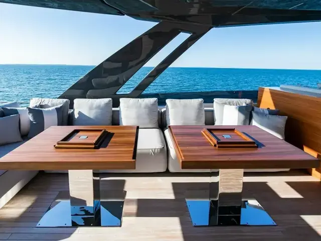 Ferretti Yachts 850