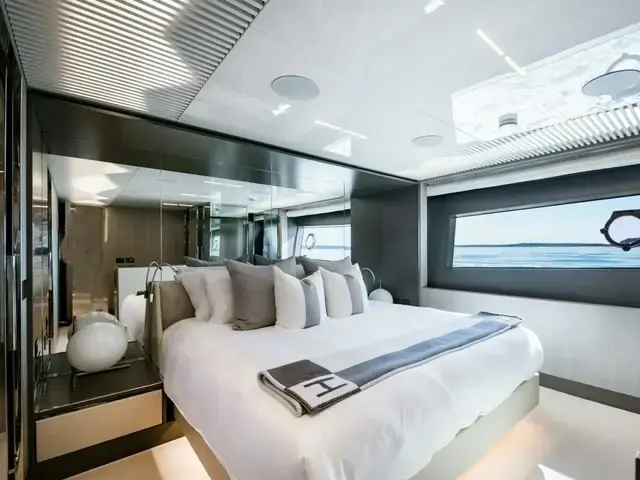 Ferretti Yachts 850