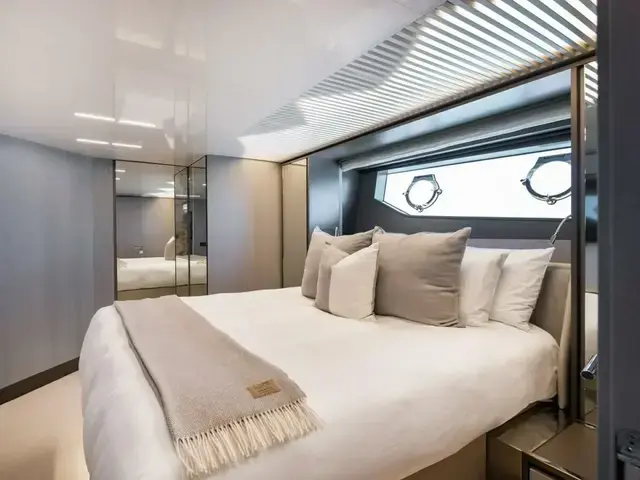 Ferretti Yachts 850