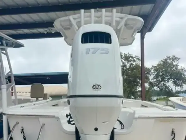 Sea Pro 208 Bay