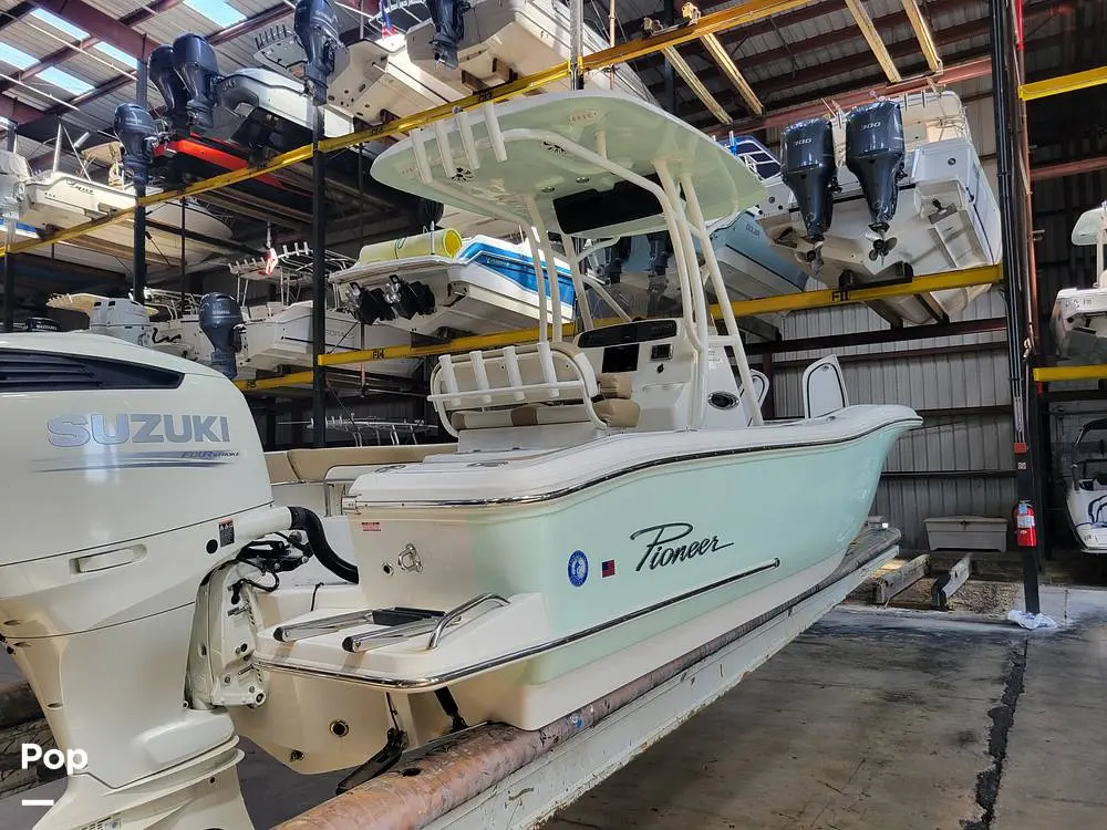 2019 Pioneer 222 sportfish