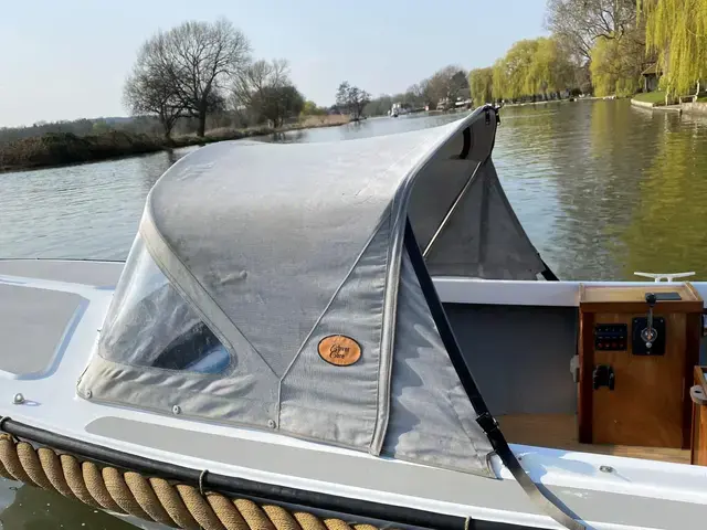 Custom Snekke Harbour Launch