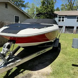 2017 Sea Ray 220 SDX