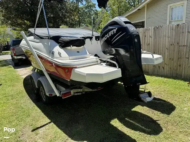 Sea Ray 220 SDX