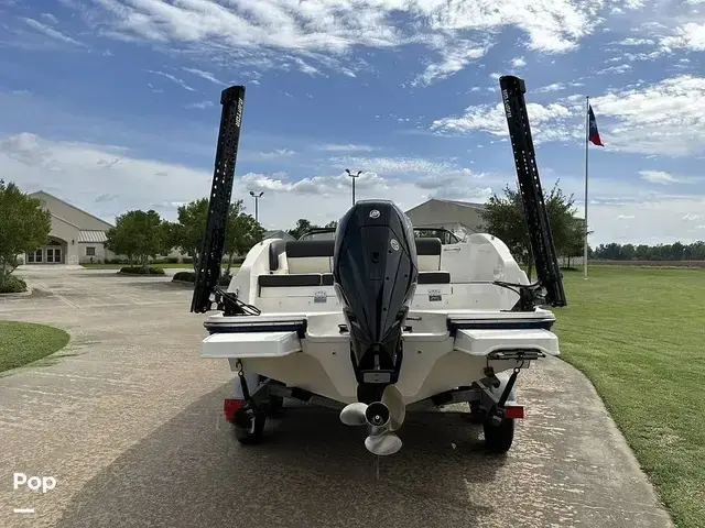 Bayliner Dx2200