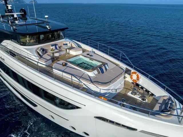 Gulf Craft Majesty 111